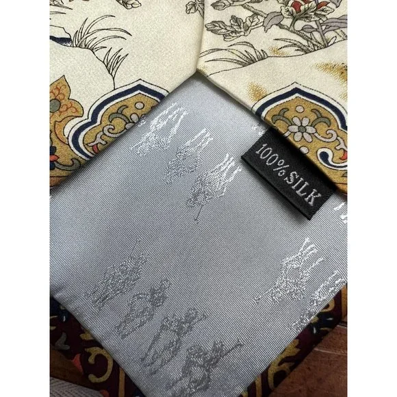 New, Beautiful 100% Silk Necktie from The National Palace Museum Of Taiwan
